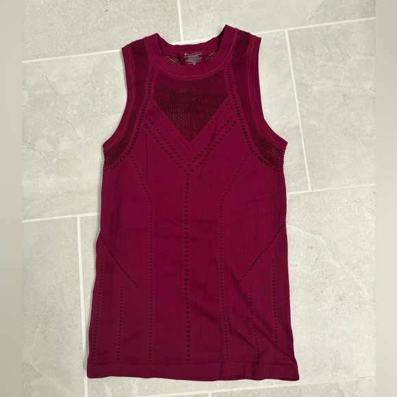 Athleta Oxygen Laser Cut Tank in Mulberry Size XS - Picture 3 of 15
